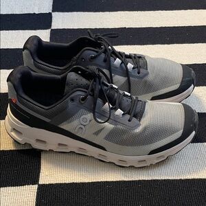 On Running | cloudvista sz 9